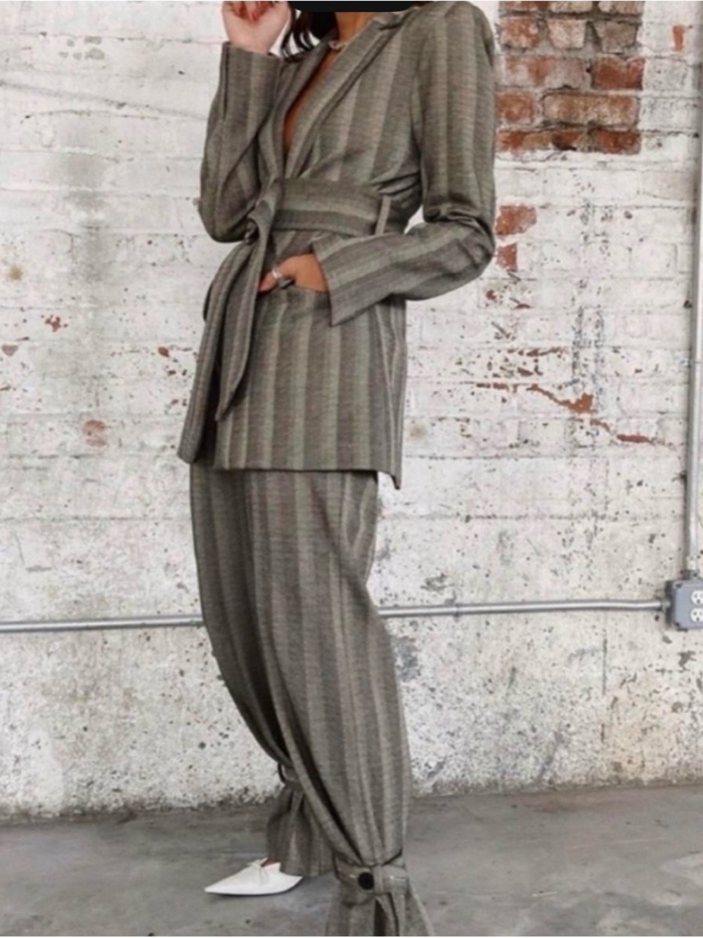 DANIELLE BERNSTEIN Olive-Gray Striped Belted Pantsuit